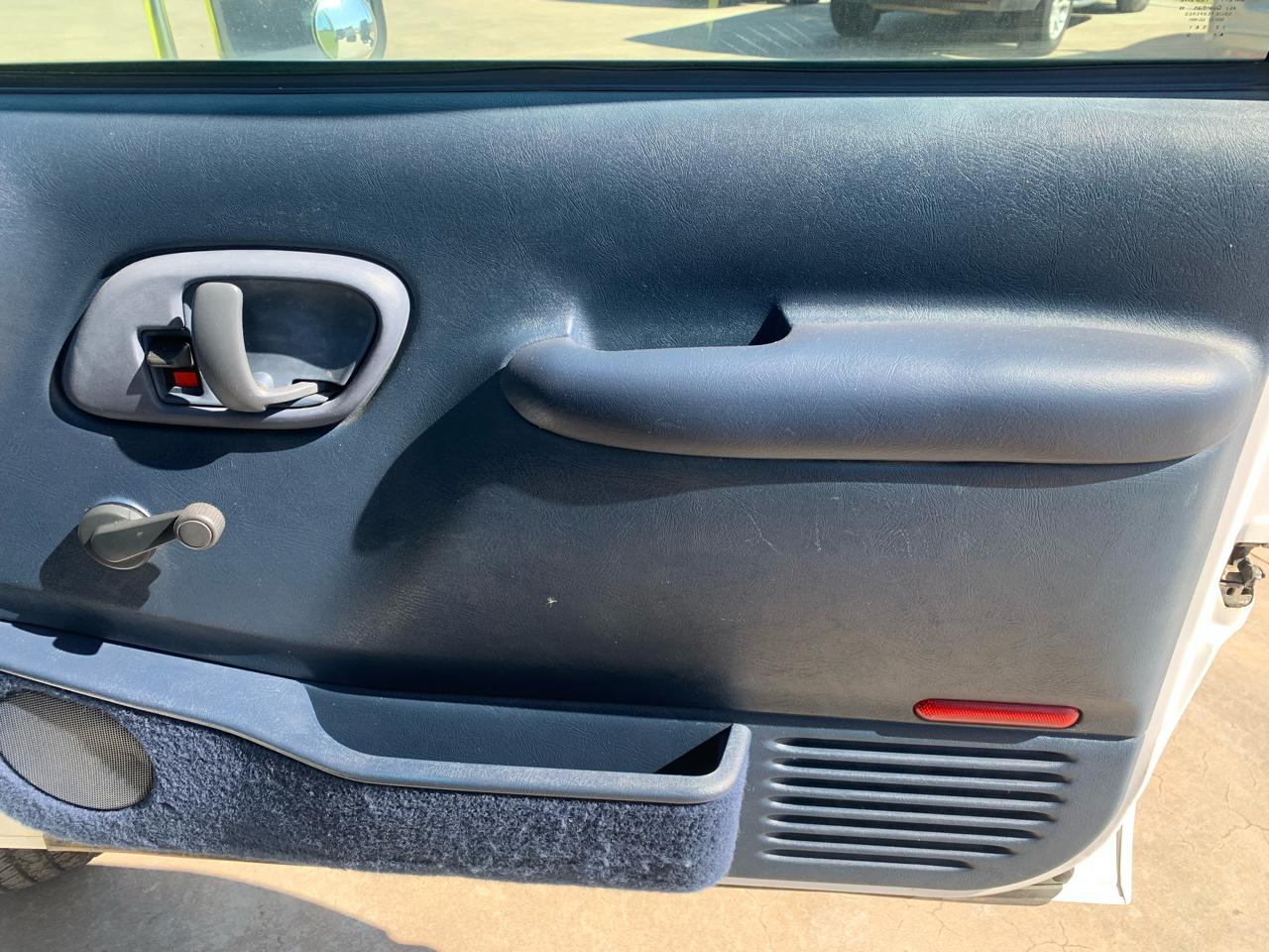 Chevrolet C/K 3500 Reg Cab 159.5" WB 4WD DRW 2000