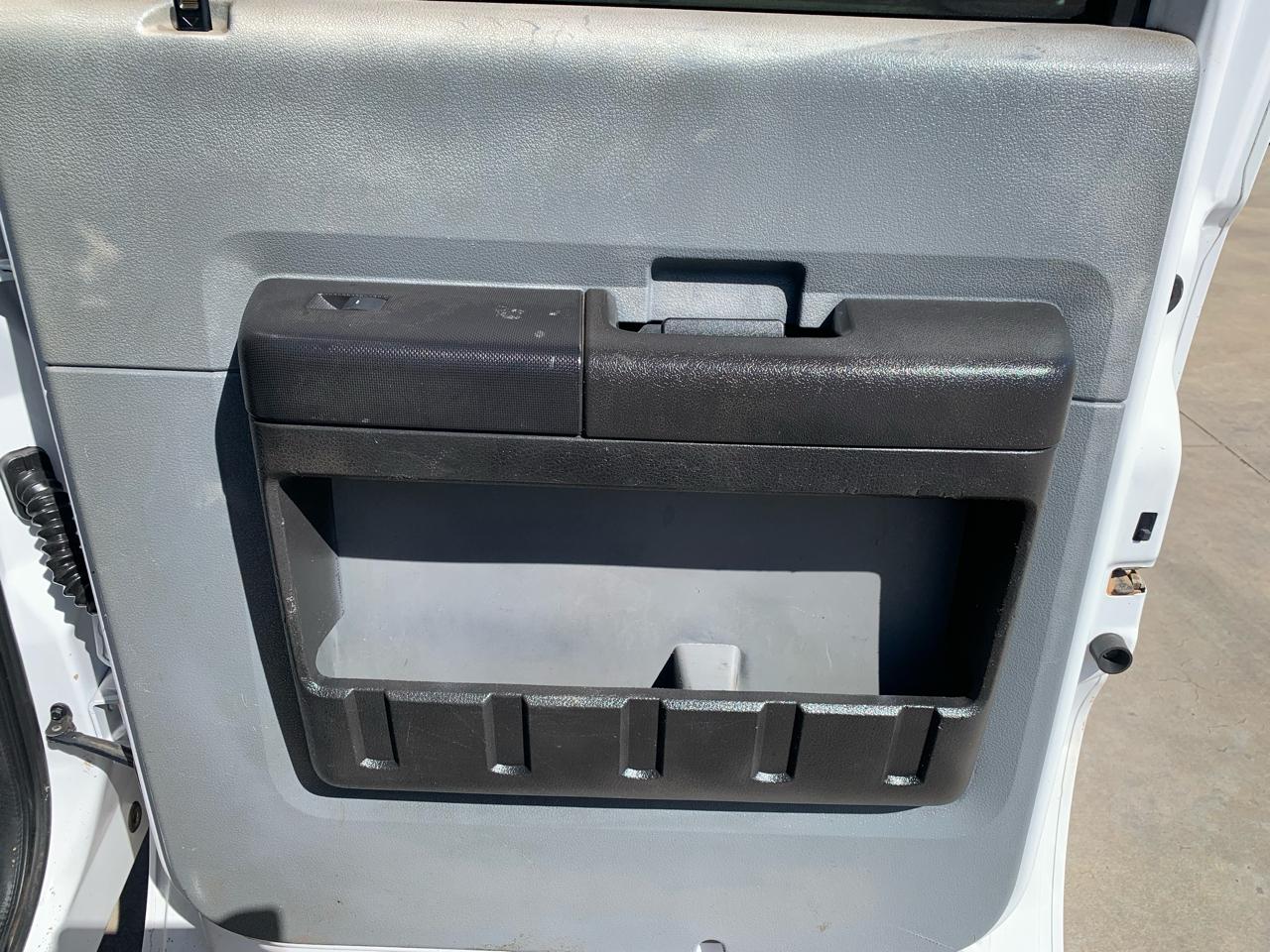 Ford Super Duty F-350 DRW 4WD Crew Cab 176" WB 60" CA XL 2013