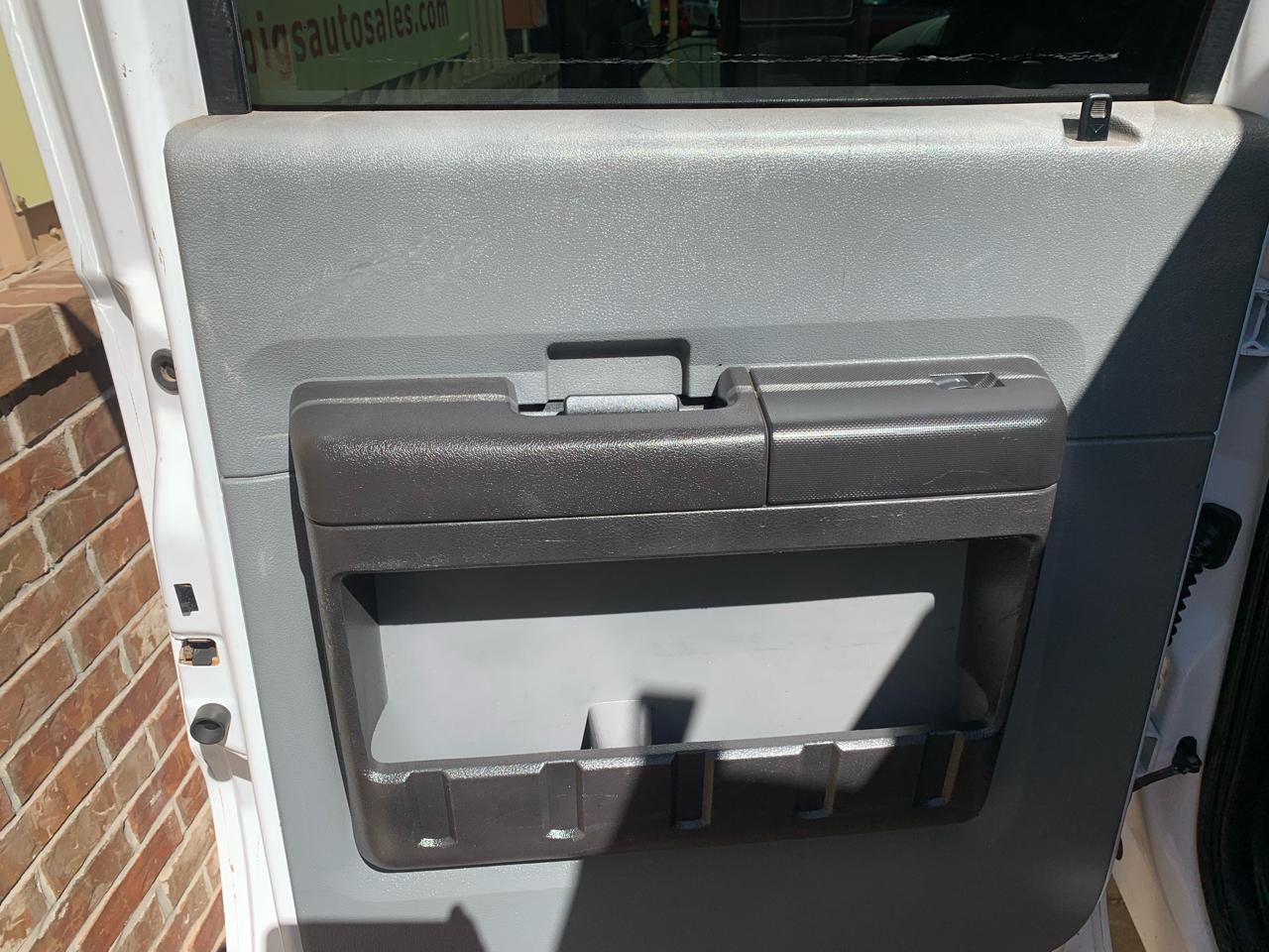 Ford Super Duty F-350 DRW 4WD Crew Cab 176" WB 60" CA XL 2013