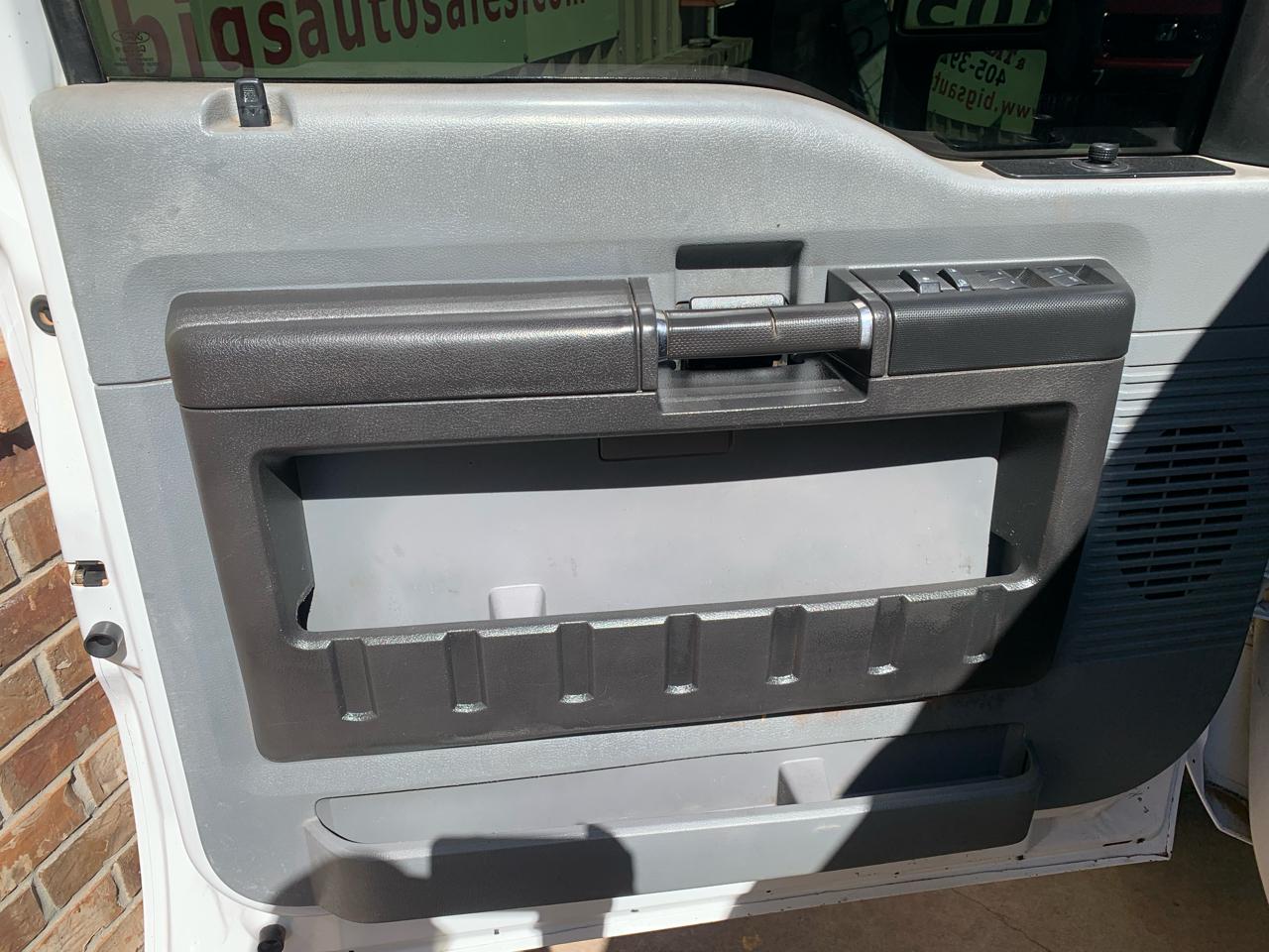 Ford Super Duty F-350 DRW 4WD Crew Cab 176" WB 60" CA XL 2013