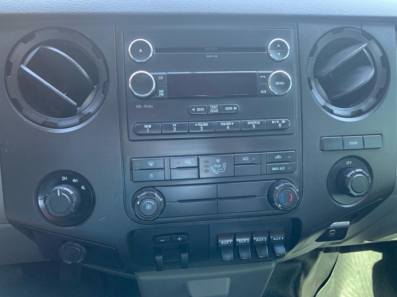 Ford Super Duty F-350 DRW 4WD Crew Cab 176" WB 60" CA XL 2013