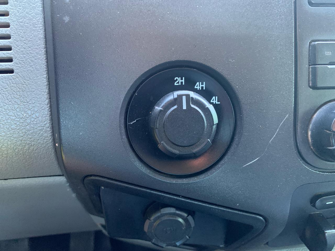 Ford Super Duty F-350 DRW 4WD Crew Cab 176" WB 60" CA XL 2013