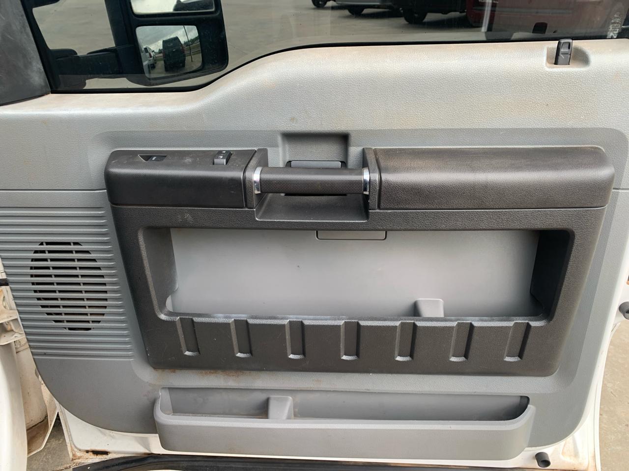 Ford Super Duty F-350 DRW 4WD Crew Cab 172" XL 2014