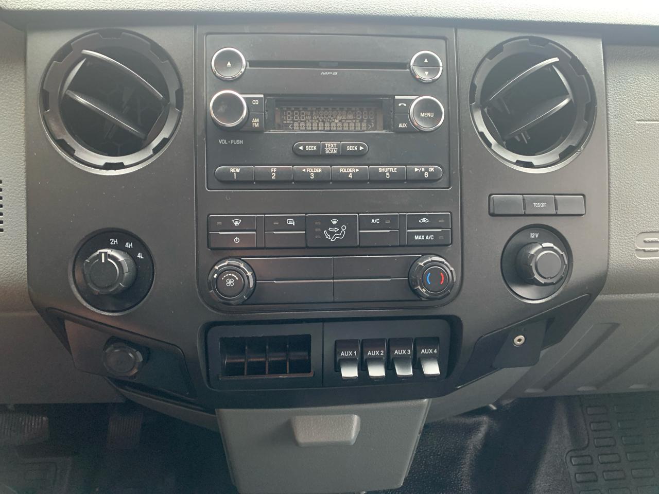 Ford Super Duty F-350 DRW 4WD Crew Cab 172" XL 2014