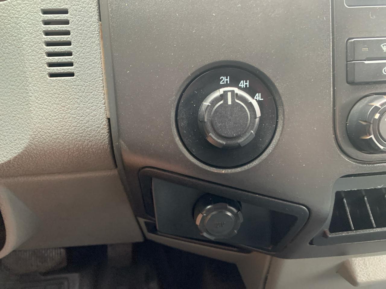 Ford Super Duty F-350 DRW 4WD Crew Cab 172" XL 2014