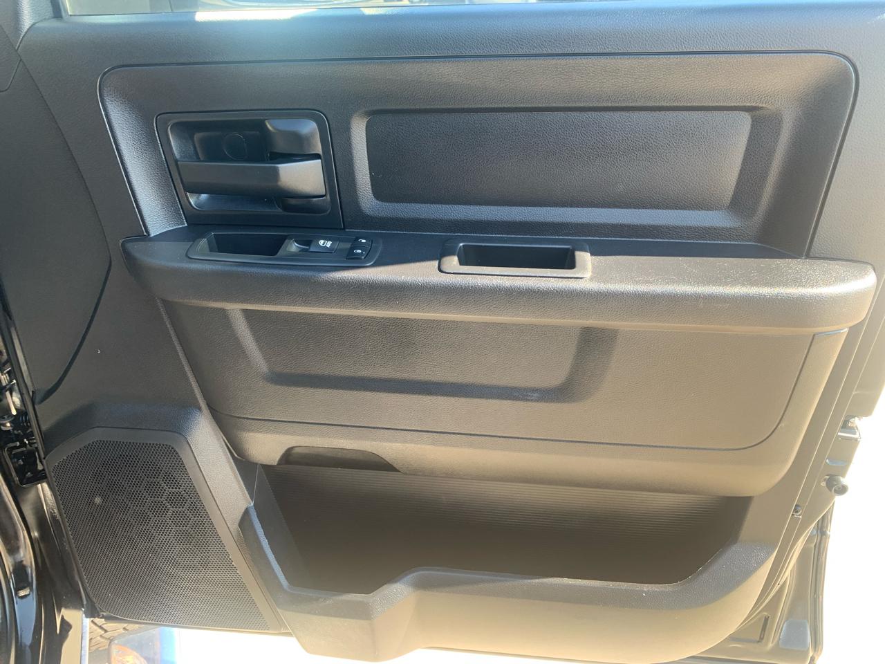 RAM 2500 Tradesman 4x4 Crew Cab 6'4" Box 2018