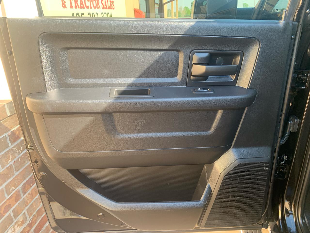 RAM 2500 Tradesman 4x4 Crew Cab 6'4" Box 2018