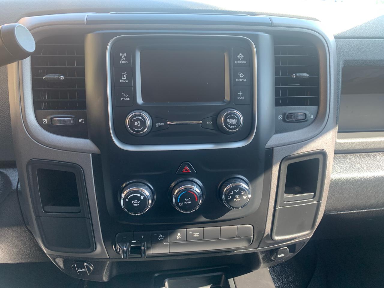 RAM 2500 Tradesman 4x4 Crew Cab 6'4" Box 2018