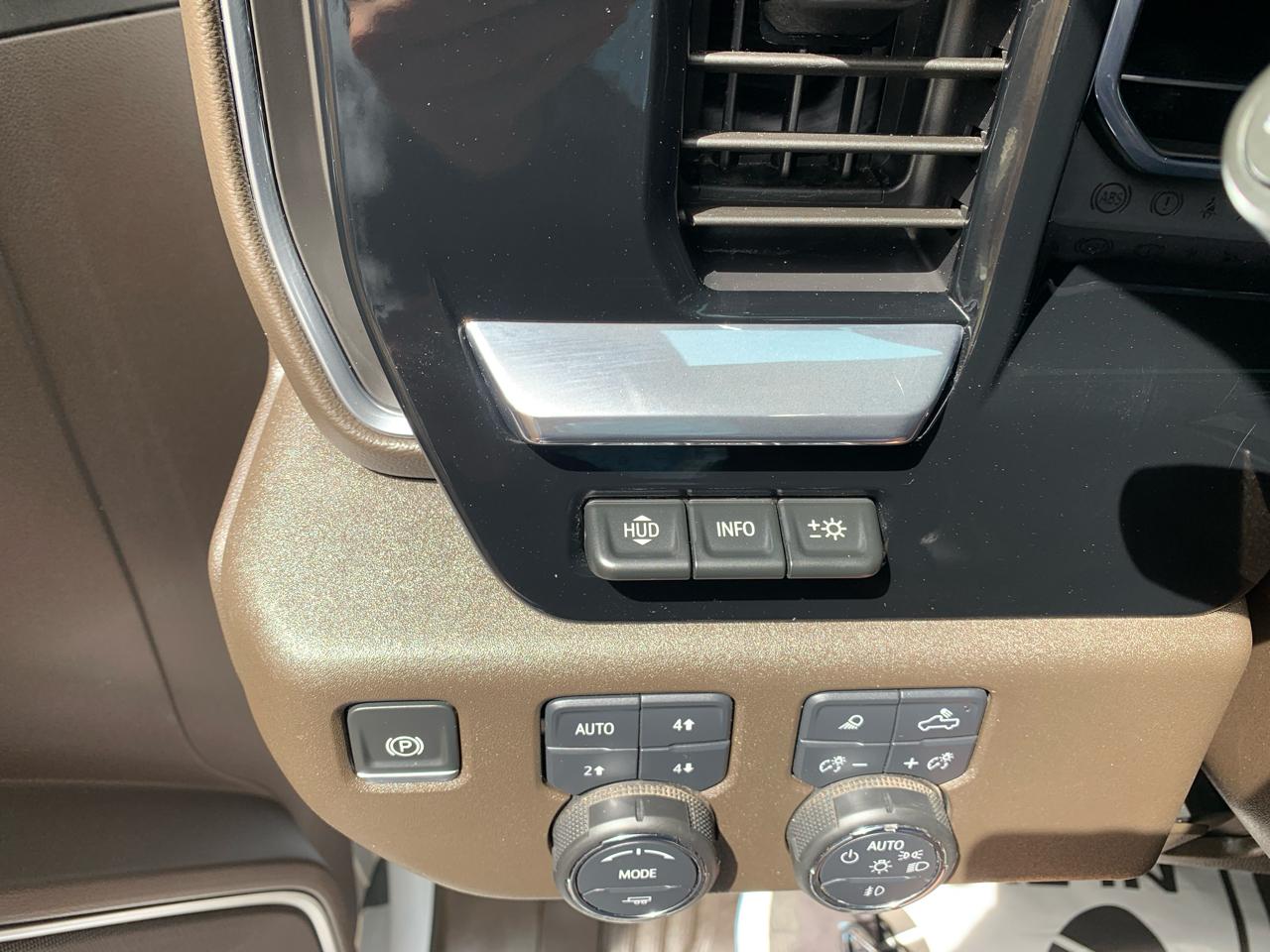 Chevrolet Silverado 2500HD 4WD Crew Cab 159" LTZ 2025