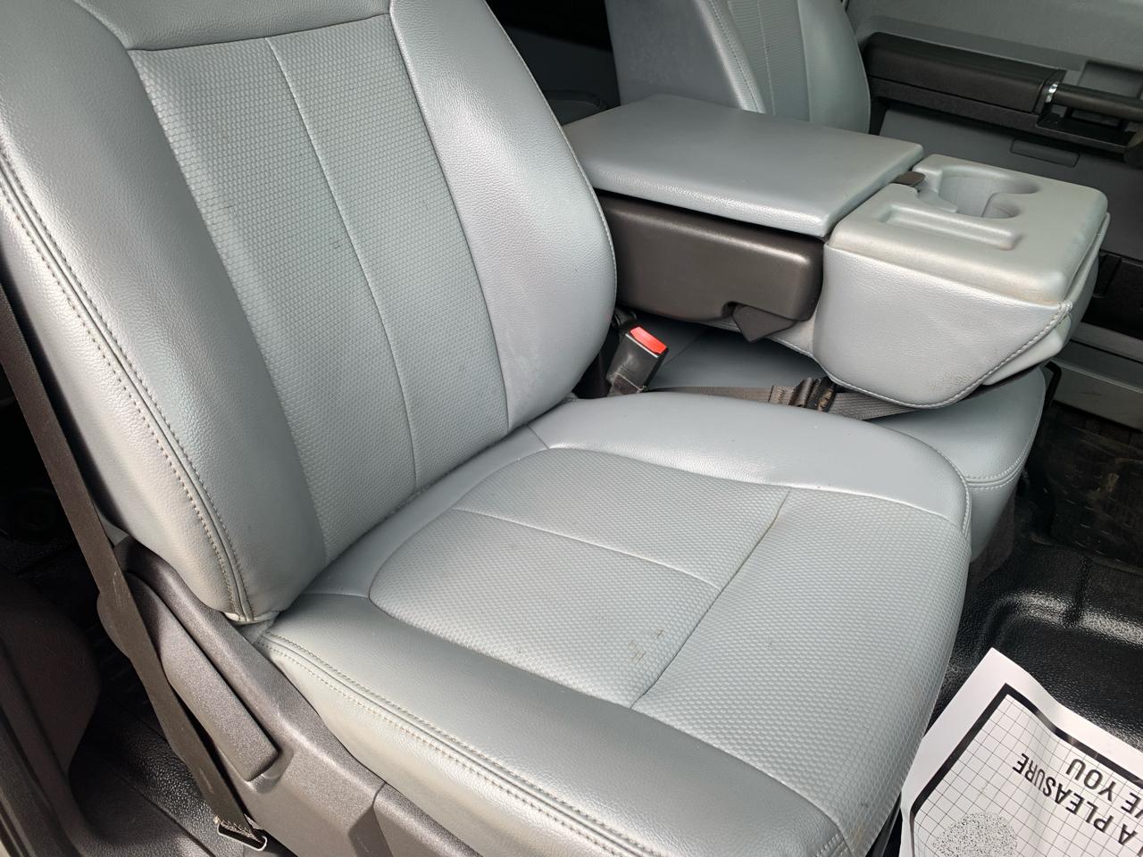 Ford Super Duty F-350 DRW 4WD Crew Cab 176" WB 60" CA XL 2015