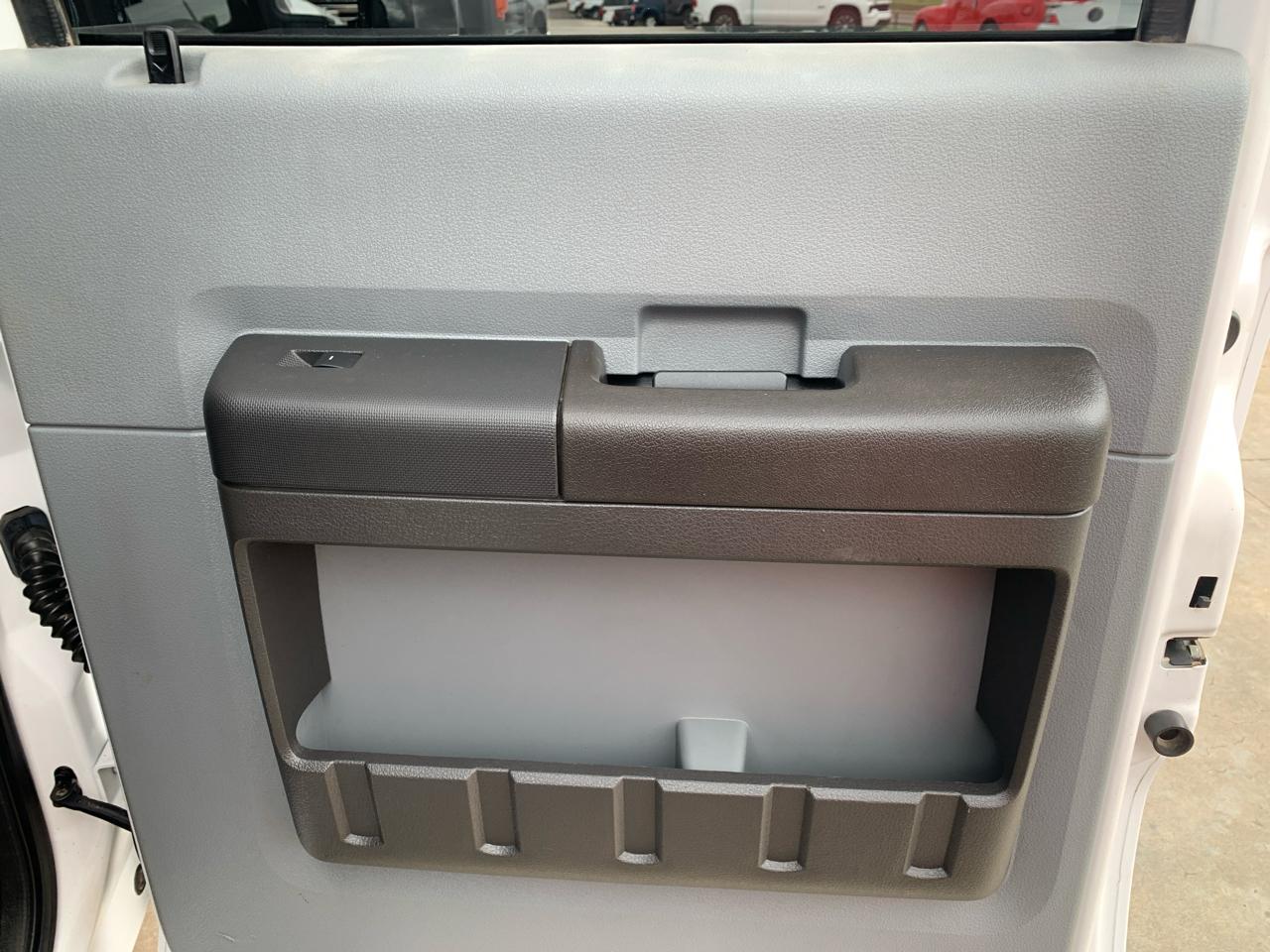 Ford Super Duty F-350 DRW 4WD Crew Cab 176" WB 60" CA XL 2015