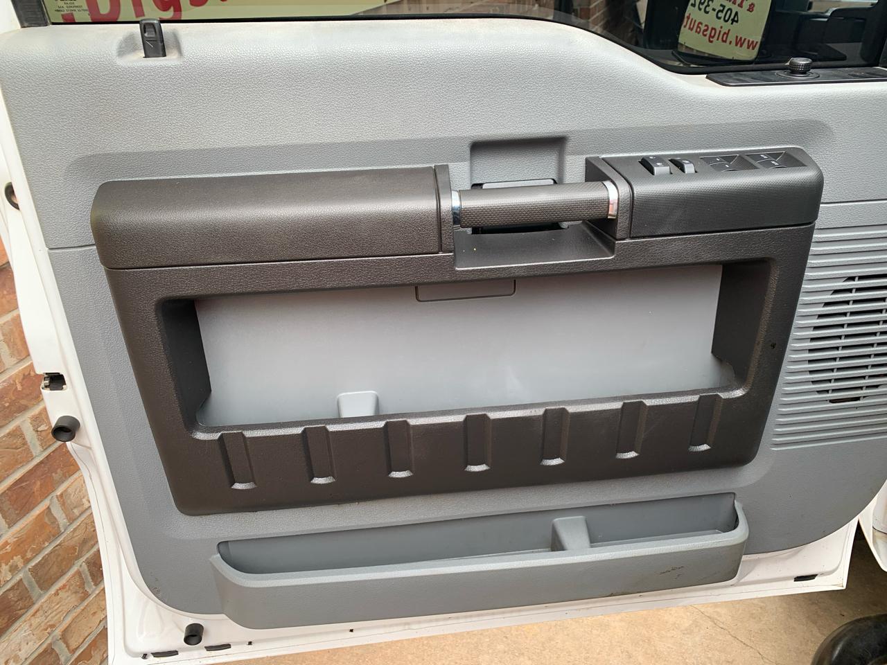 Ford Super Duty F-350 DRW 4WD Crew Cab 176" WB 60" CA XL 2015