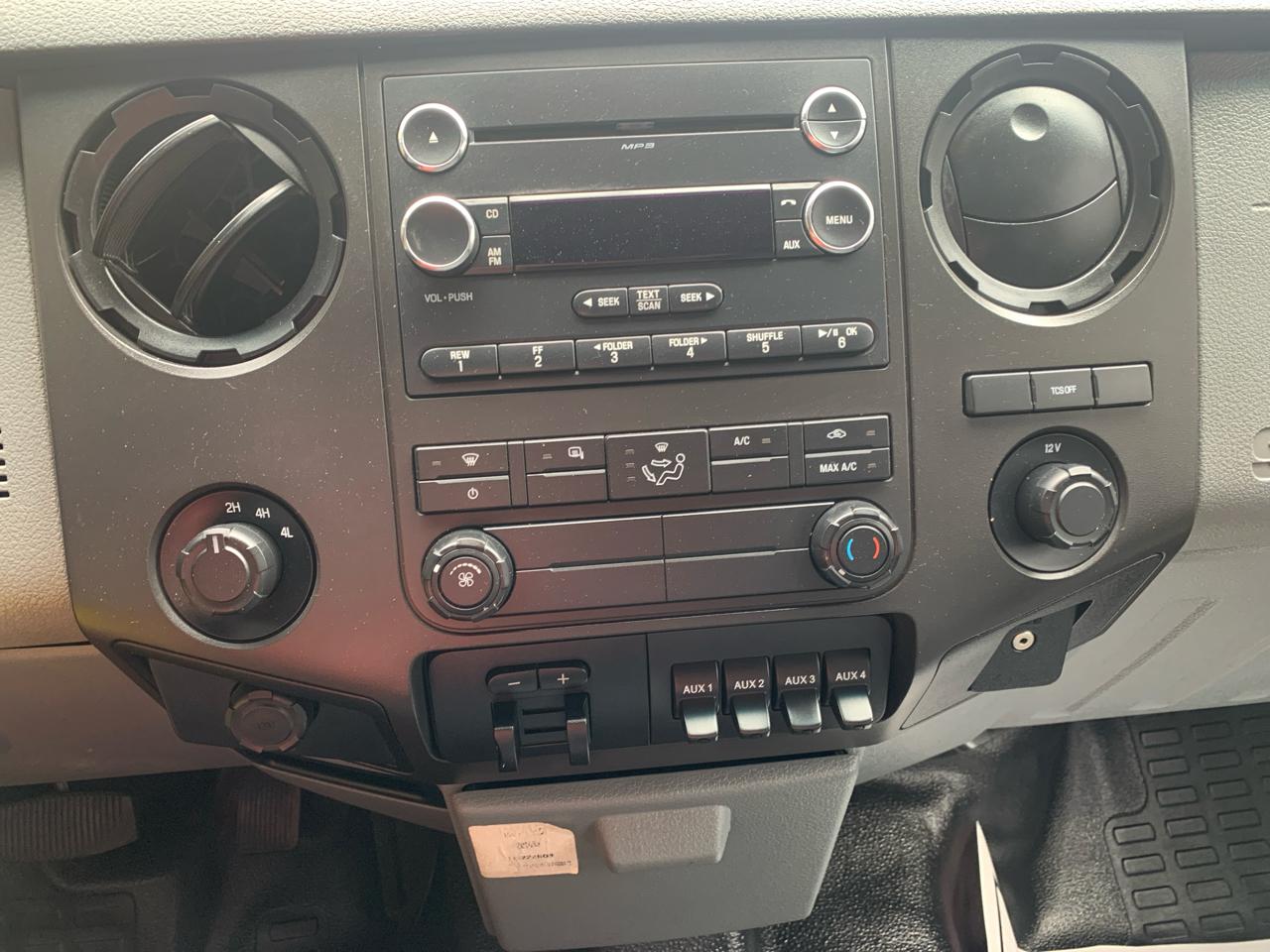 Ford Super Duty F-350 DRW 4WD Crew Cab 176" WB 60" CA XL 2015