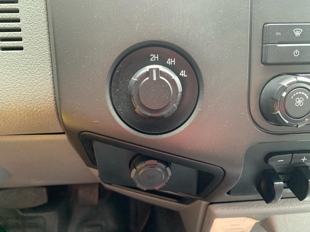 Ford Super Duty F-350 DRW 4WD Crew Cab 176" WB 60" CA XL 2015