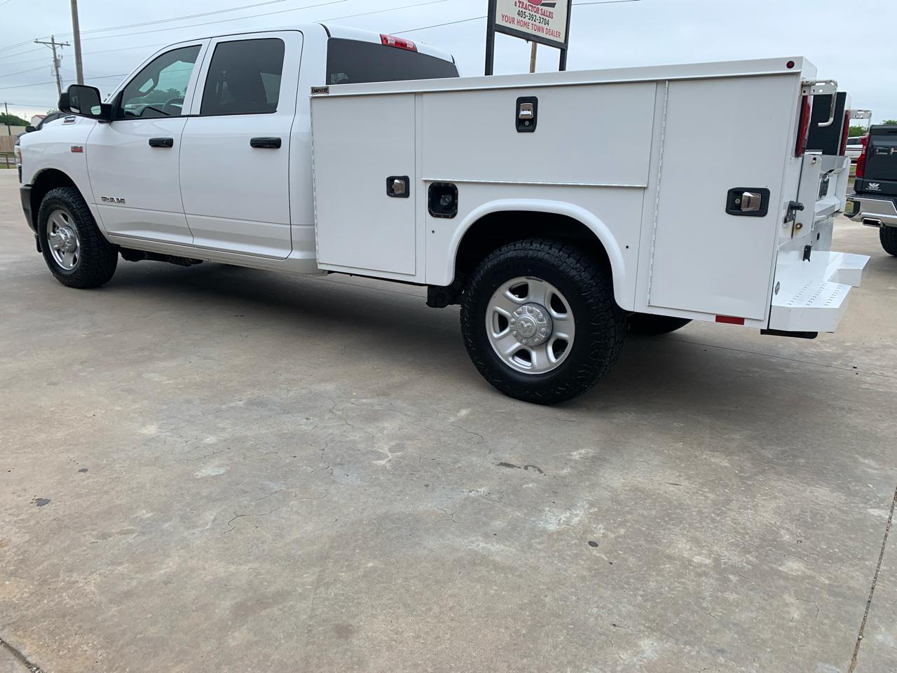 RAM 2500 Tradesman 4x2 Crew Cab 8' Box 2020