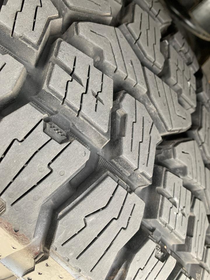 RAM 2500 Tradesman 4x2 Crew Cab 8' Box 2020