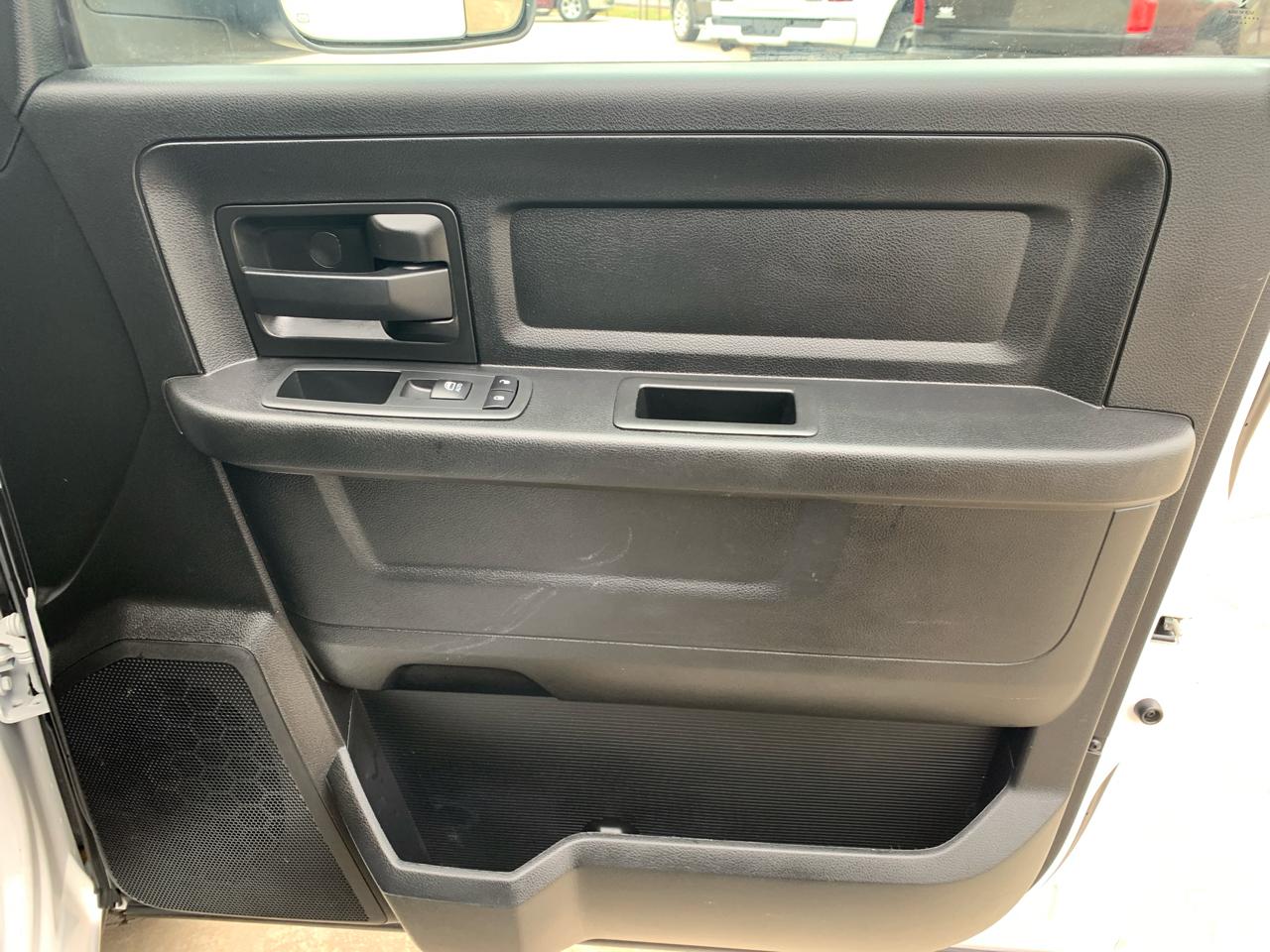 RAM 2500 Tradesman 4x2 Crew Cab 8' Box 2020