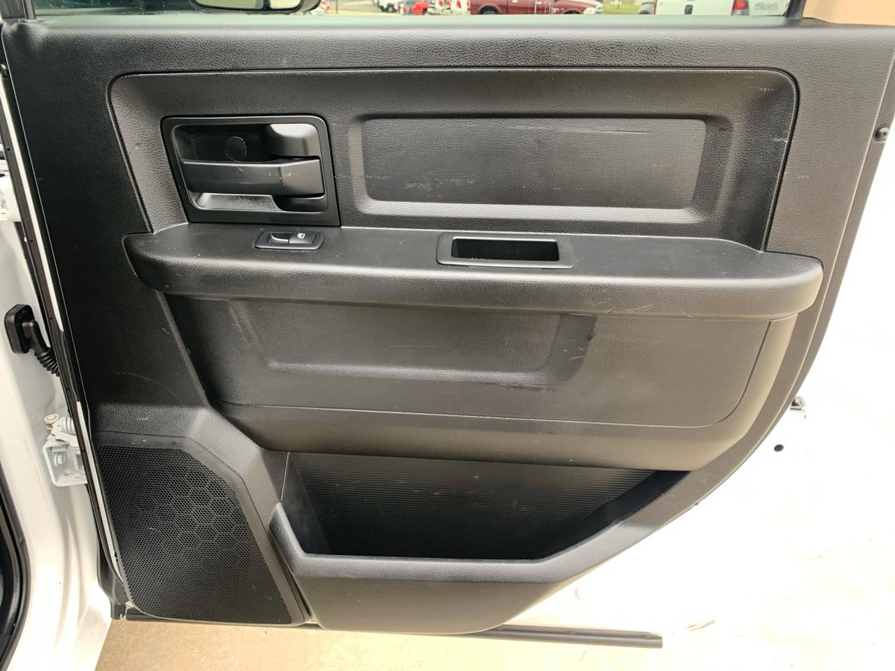 RAM 2500 Tradesman 4x2 Crew Cab 8' Box 2020