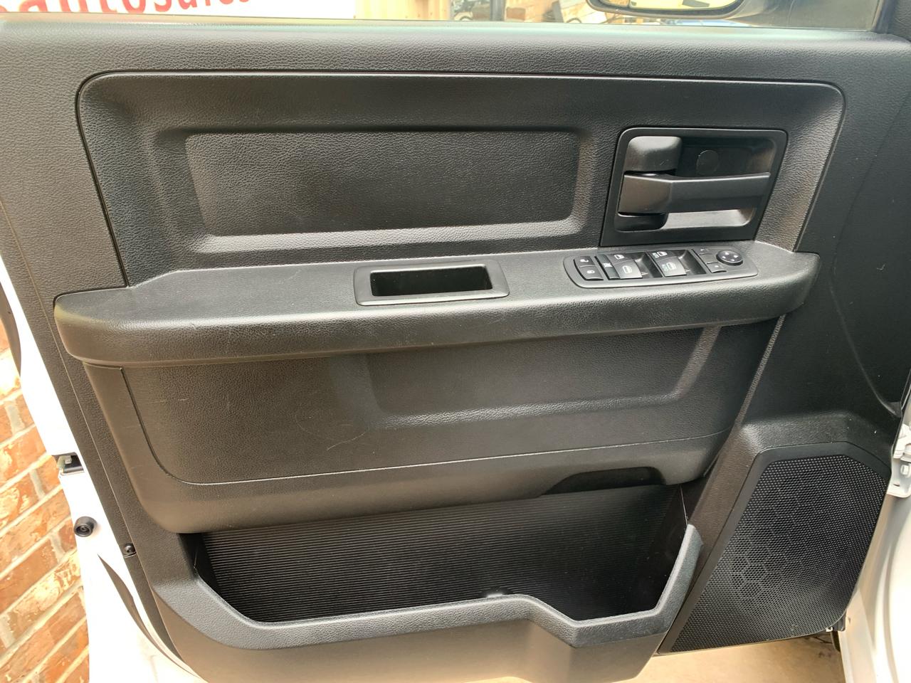 RAM 2500 Tradesman 4x2 Crew Cab 8' Box 2020