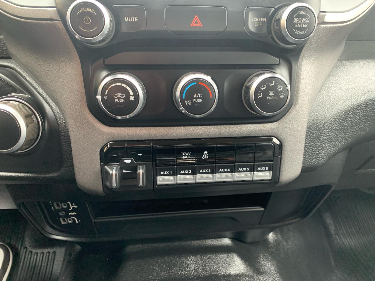 RAM 2500 Tradesman 4x2 Crew Cab 8' Box 2020