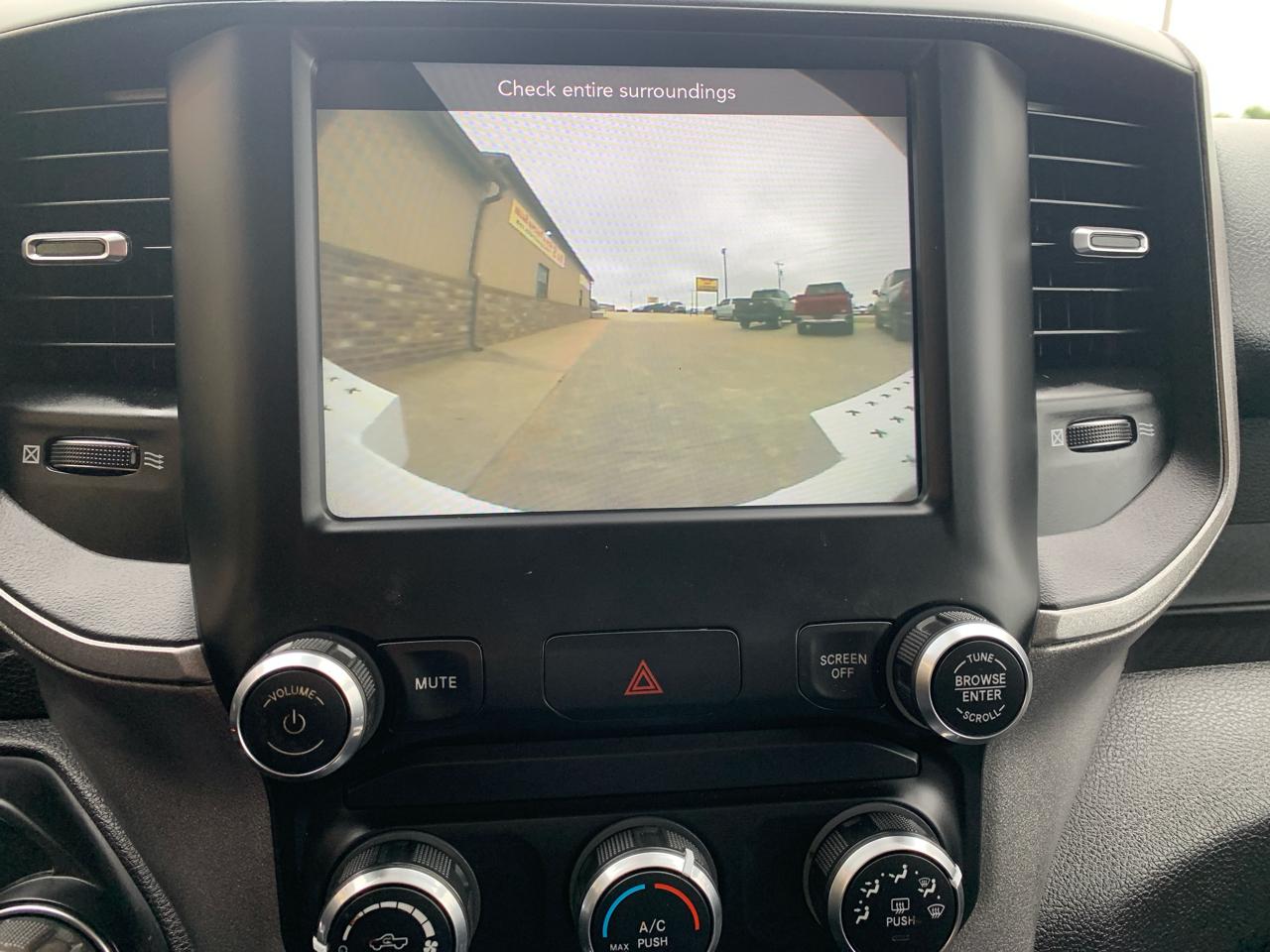 RAM 2500 Tradesman 4x2 Crew Cab 8' Box 2020