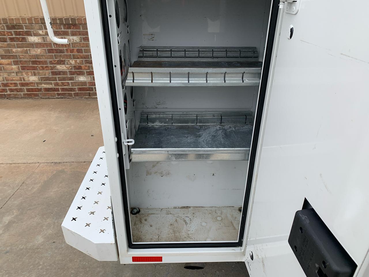 RAM 2500 Tradesman 4x2 Crew Cab 8' Box 2020