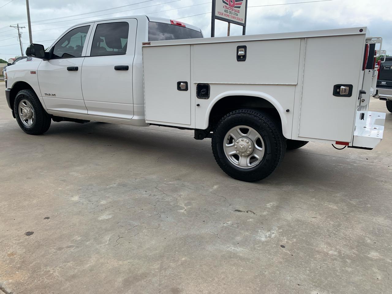 RAM 2500 Tradesman 4x2 Crew Cab 8' Box 2020