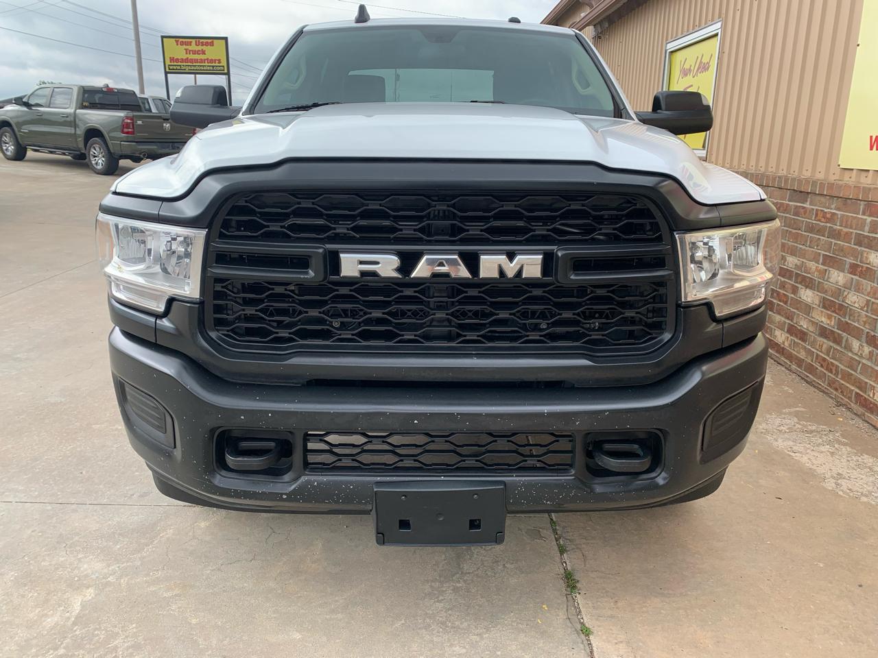 RAM 2500 Tradesman 4x2 Crew Cab 8' Box 2020