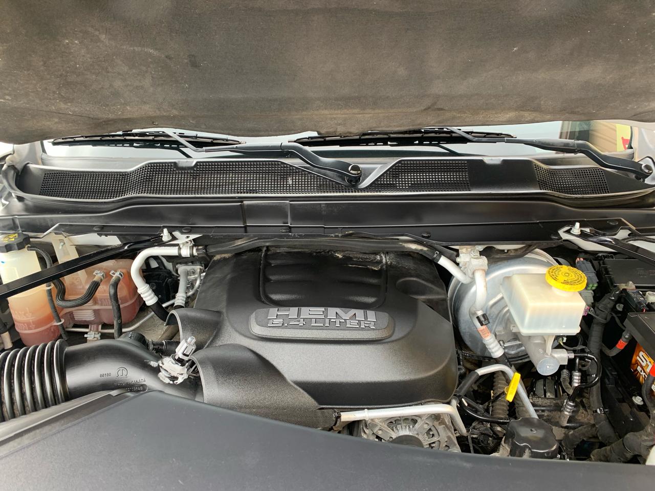 RAM 2500 Tradesman 4x2 Crew Cab 8' Box 2020