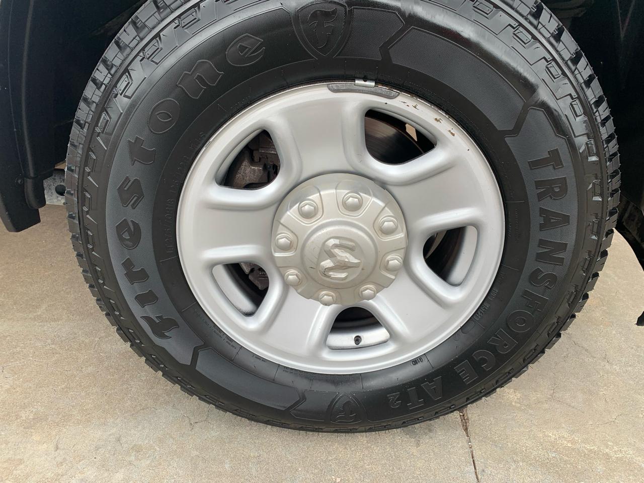 RAM 2500 Tradesman 4x2 Crew Cab 8' Box 2020