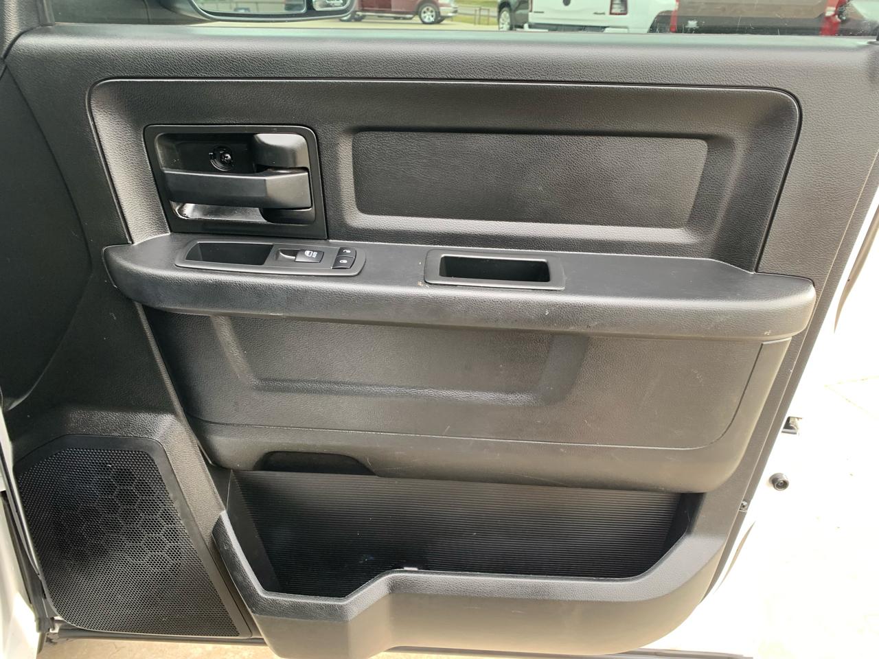 RAM 2500 Tradesman 4x2 Crew Cab 8' Box 2020