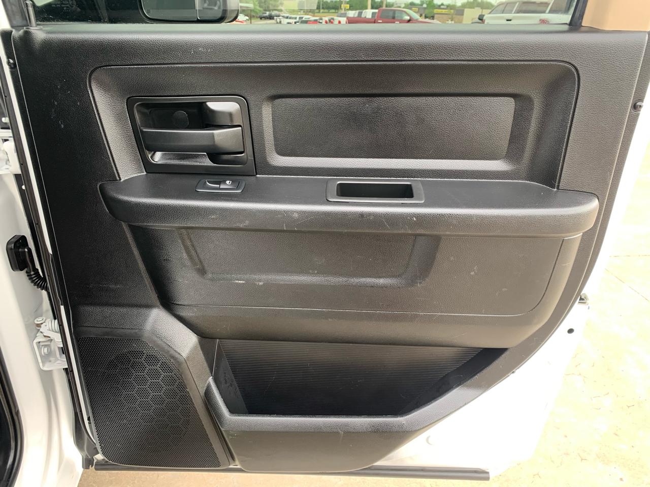 RAM 2500 Tradesman 4x2 Crew Cab 8' Box 2020