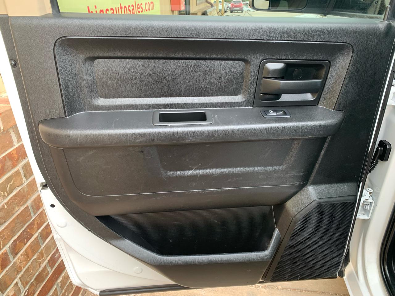 RAM 2500 Tradesman 4x2 Crew Cab 8' Box 2020