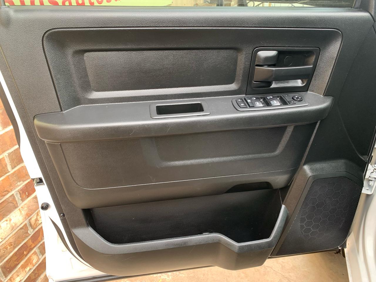 RAM 2500 Tradesman 4x2 Crew Cab 8' Box 2020