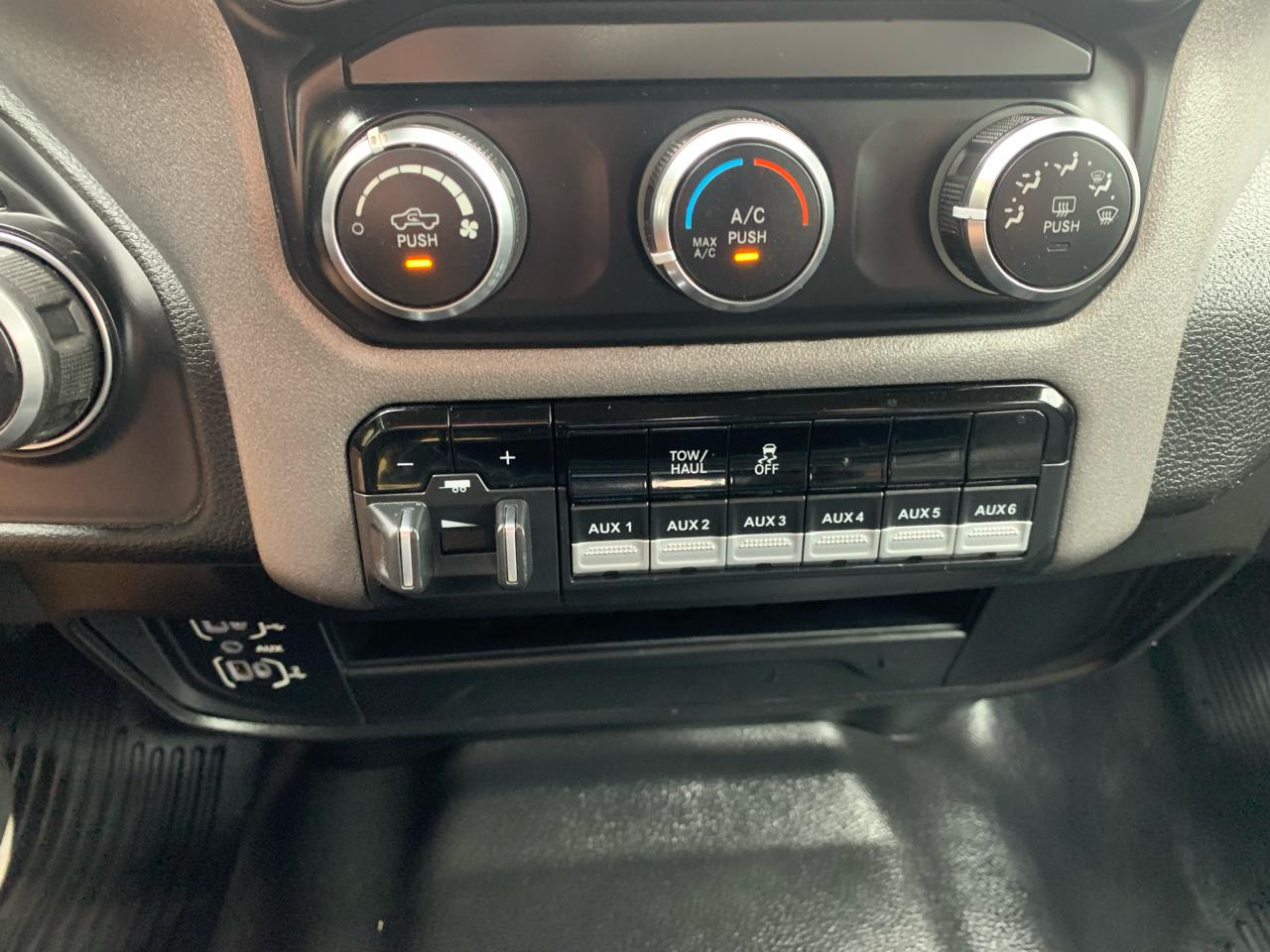 RAM 2500 Tradesman 4x2 Crew Cab 8' Box 2020