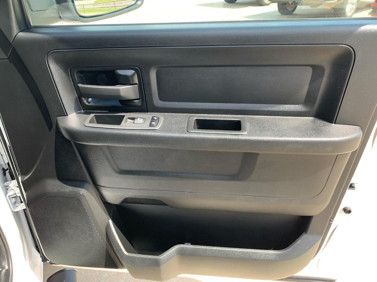 RAM 1500 Classic Tradesman 4x4 Crew Cab 5'7" Box 2021