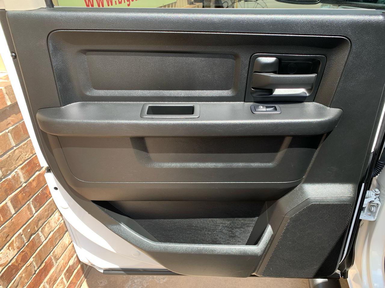 RAM 1500 Classic Tradesman 4x4 Crew Cab 5'7" Box 2021