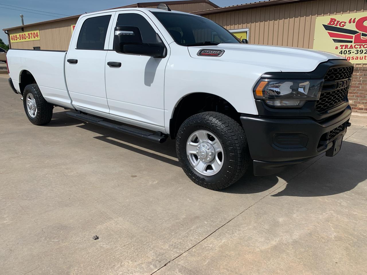 RAM 2500 Tradesman 4x4 Crew Cab 8' Box 2023