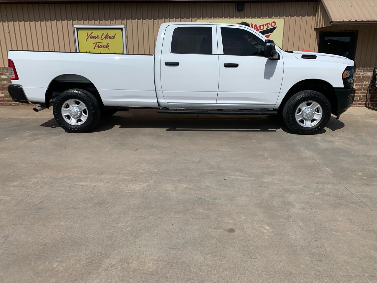 RAM 2500 Tradesman 4x4 Crew Cab 8' Box 2023