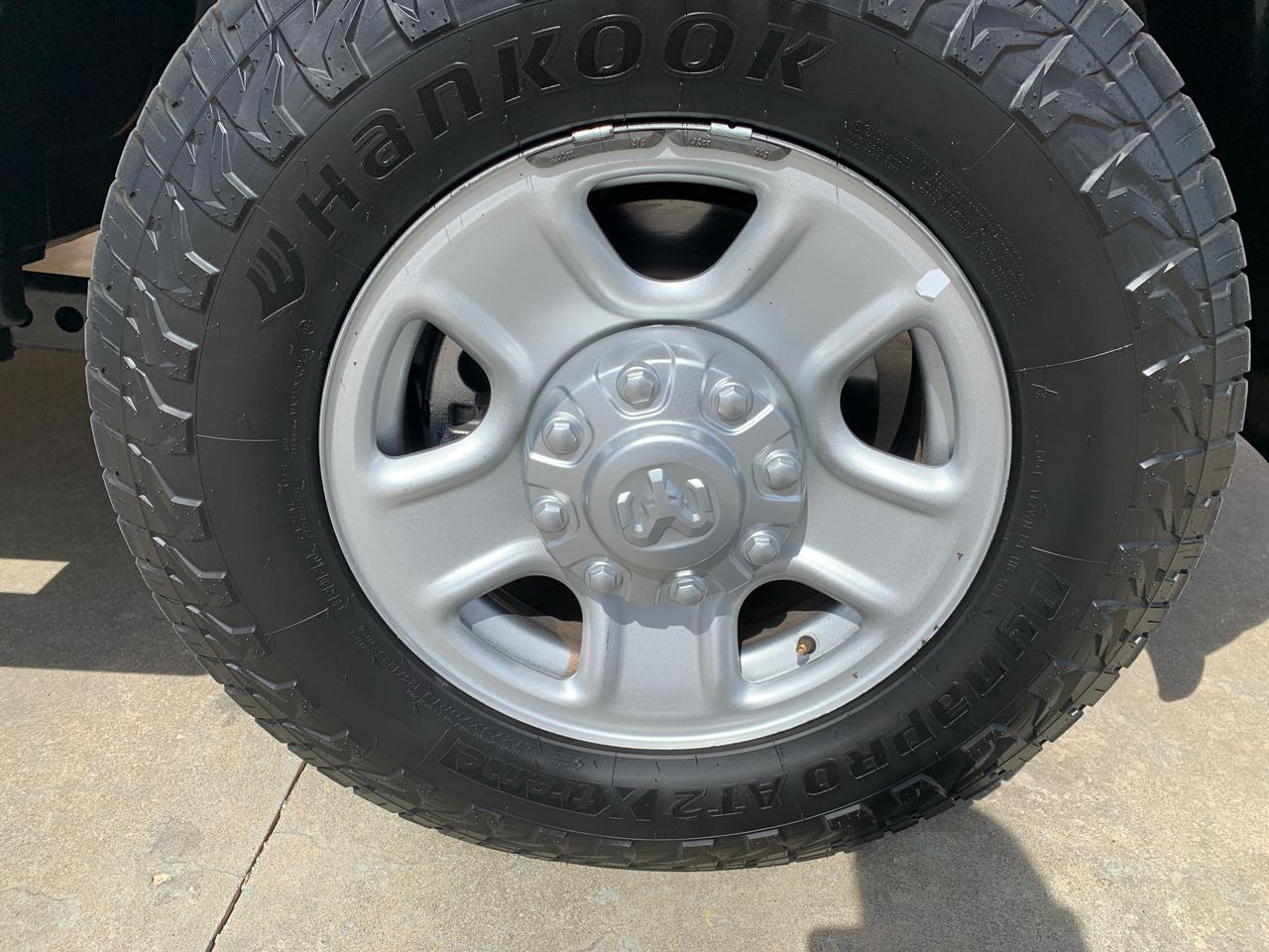 RAM 2500 Tradesman 4x4 Crew Cab 8' Box 2023