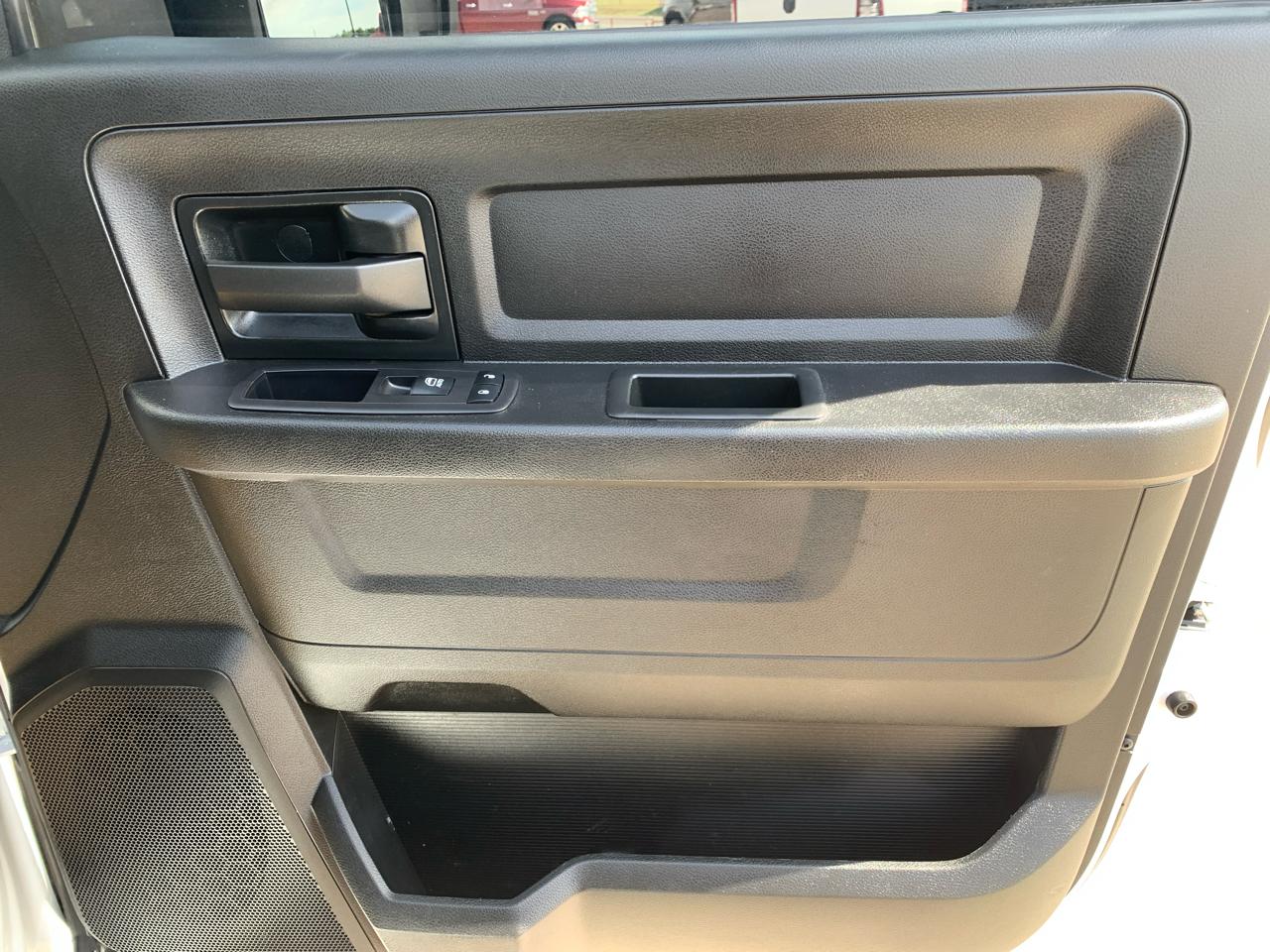 RAM 2500 Tradesman 4x4 Crew Cab 8' Box 2023