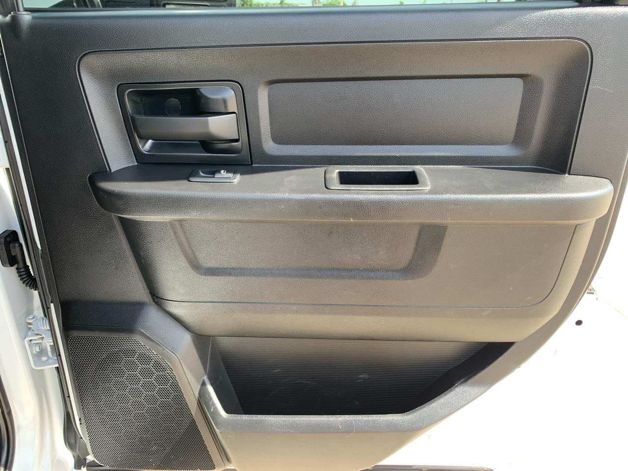 RAM 2500 Tradesman 4x4 Crew Cab 8' Box 2023