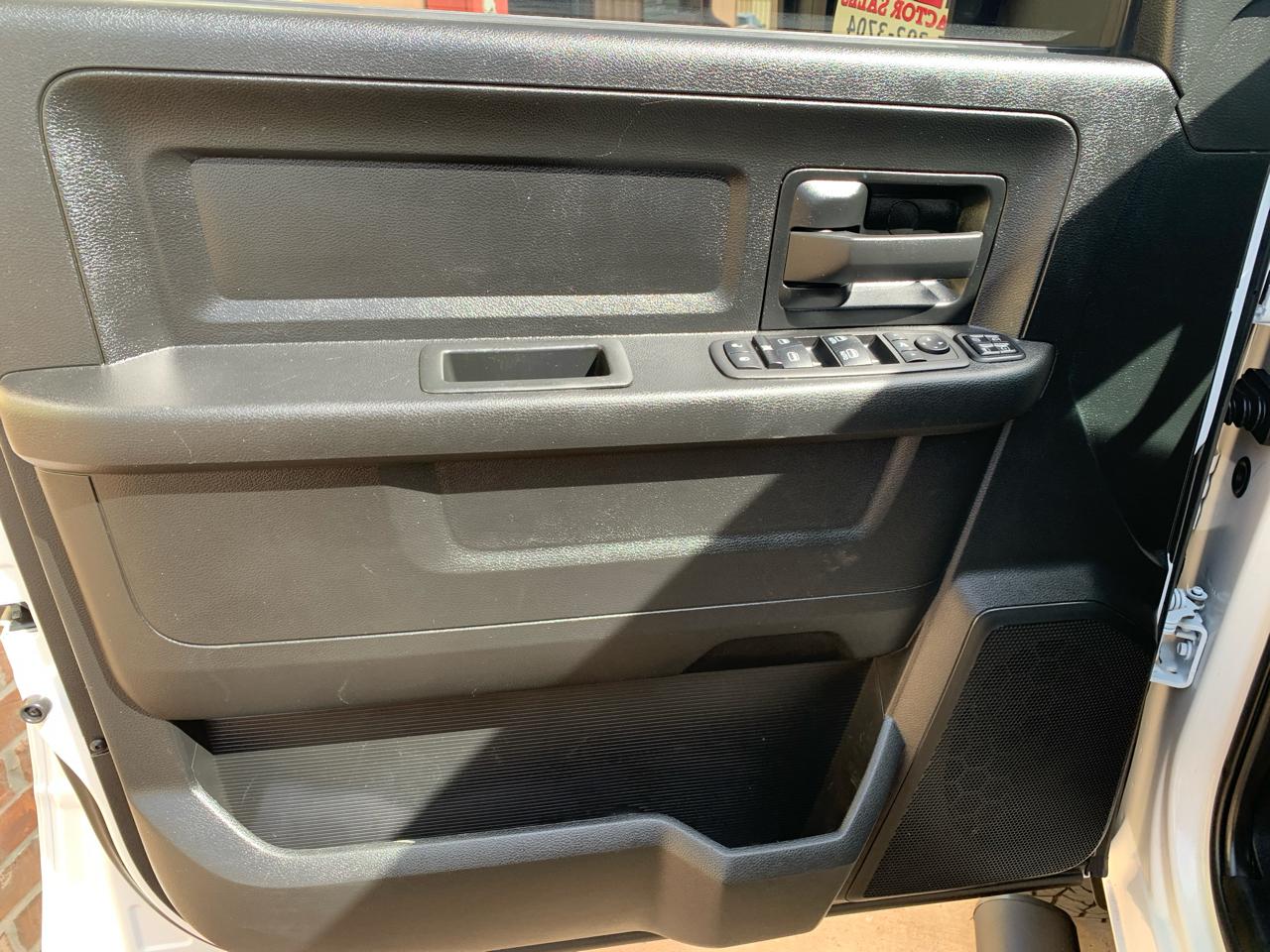 RAM 2500 Tradesman 4x4 Crew Cab 8' Box 2023