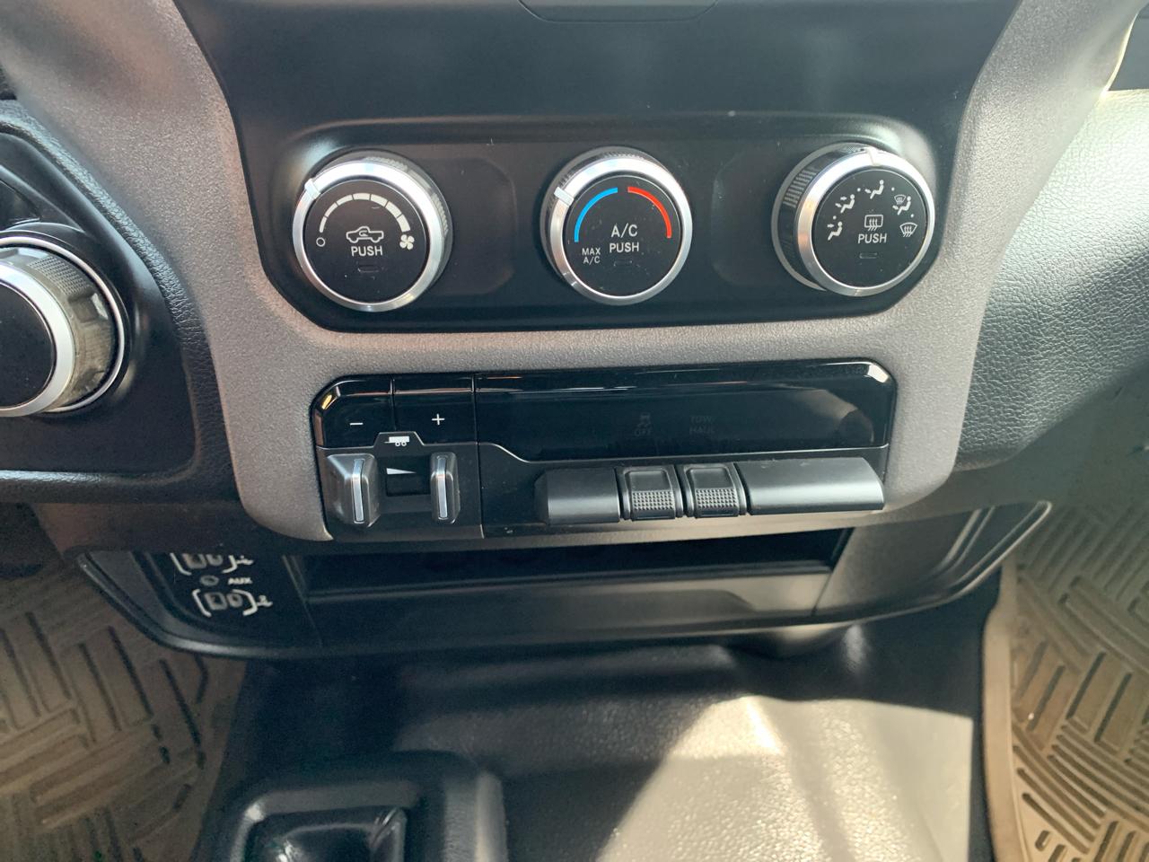 RAM 2500 Tradesman 4x4 Crew Cab 8' Box 2023