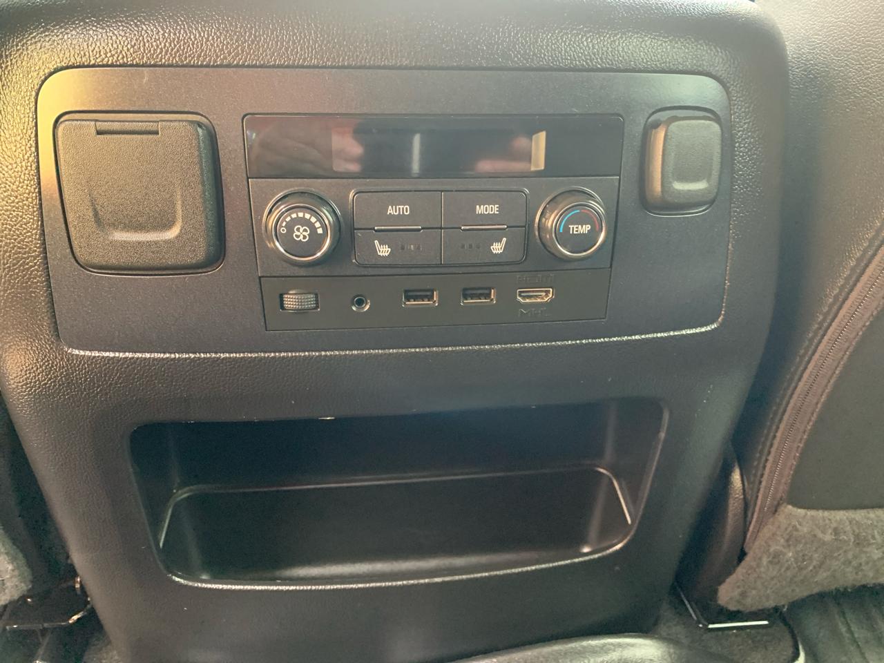 Chevrolet Suburban 4WD 4dr 1500 Premier 2018