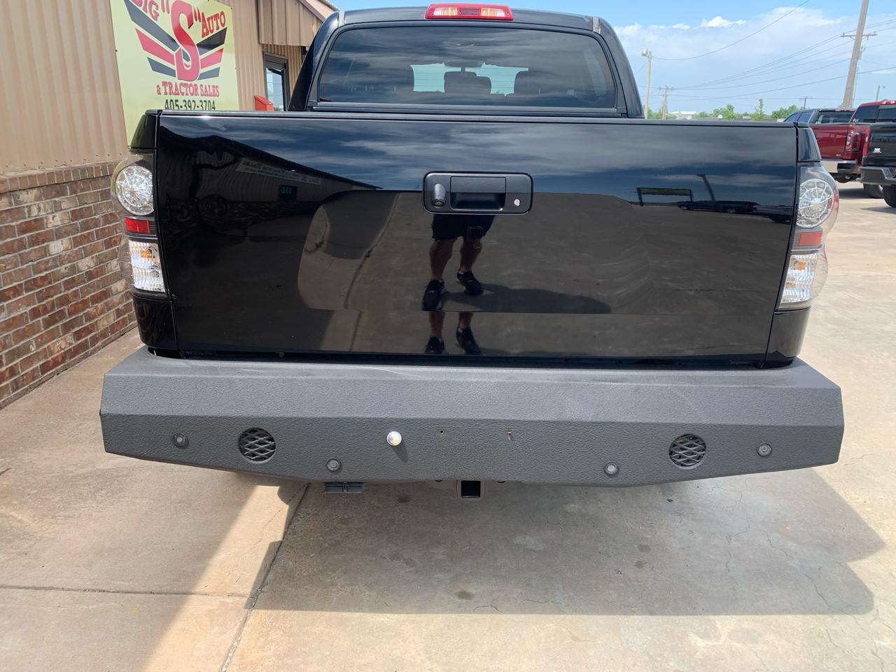 Toyota Tundra 4WD Truck CrewMax 5.7L FFV V8 6-Spd AT LTD (Natl) 2011