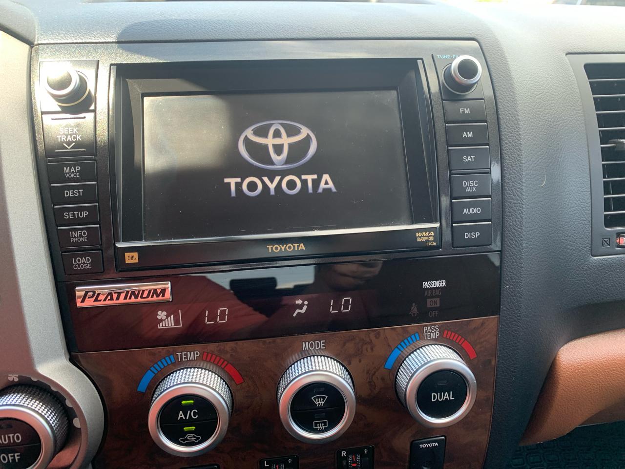 Toyota Tundra 4WD Truck CrewMax 5.7L FFV V8 6-Spd AT LTD (Natl) 2011
