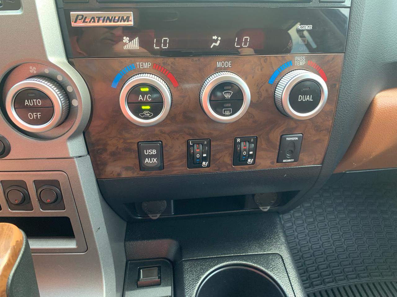 Toyota Tundra 4WD Truck CrewMax 5.7L FFV V8 6-Spd AT LTD (Natl) 2011