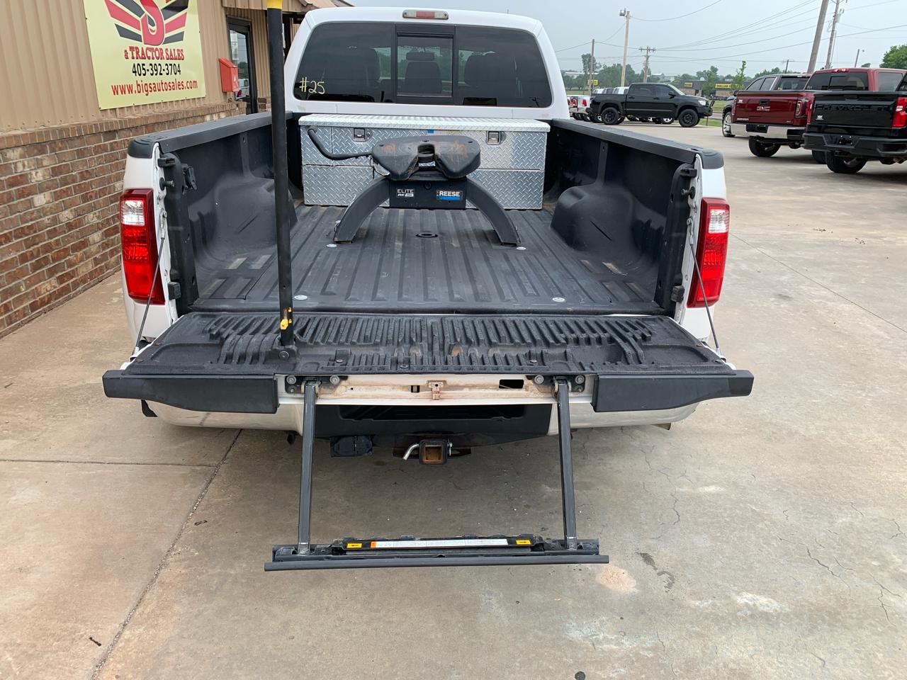 Ford Super Duty F-350 DRW 2WD Crew Cab 172" Lariat 2011