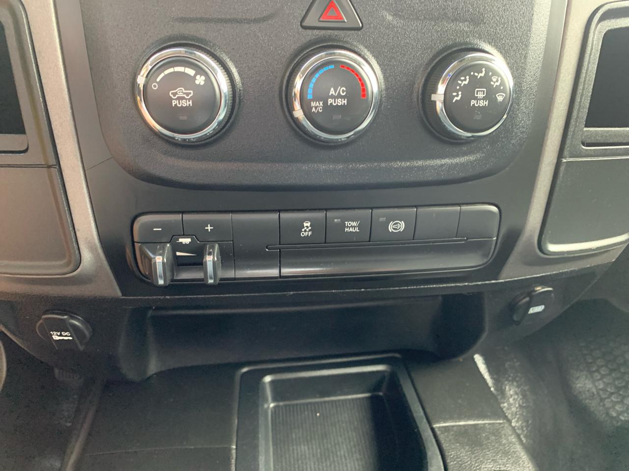 RAM 2500 Tradesman 4x4 Crew Cab 6'4" Box 2018